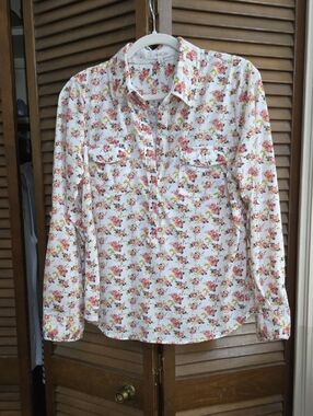 Eden & Olivia White Blouse with Pink Rose and Green Leaf Print Like New